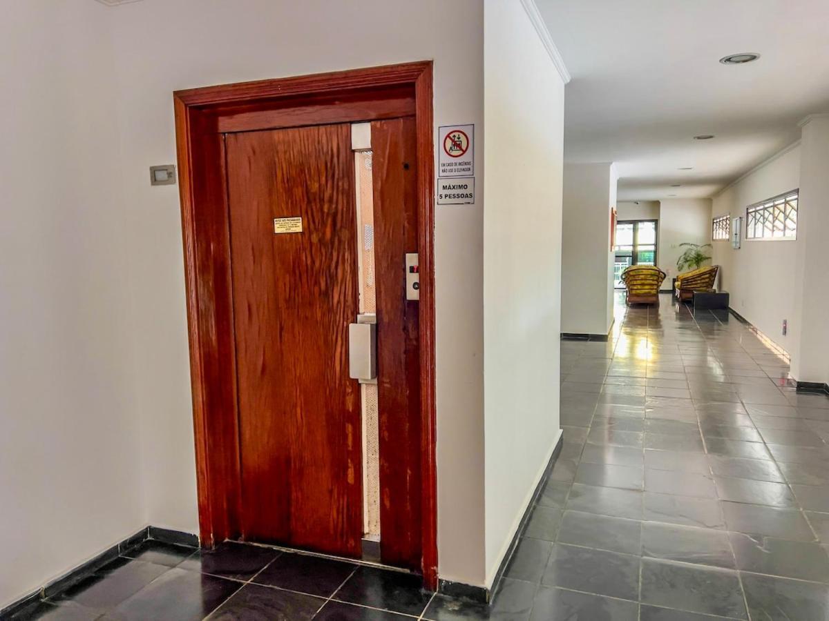Apartamento R12 - 2 Quadras Da *
